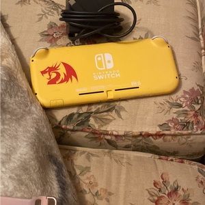 Switch lite, yellow